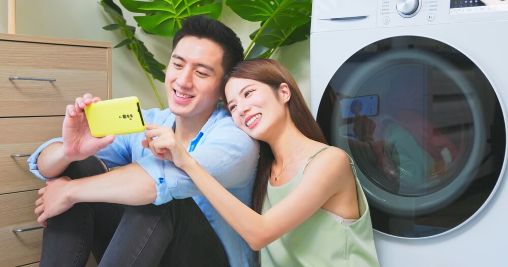 laundry couple